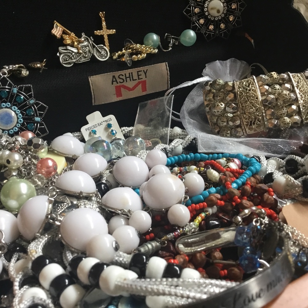 4.24 lb Costume Jewelry Bulk
Vintage, Modern, Designer, Unbranded 🌼 Resellers - Picture 12 of 15